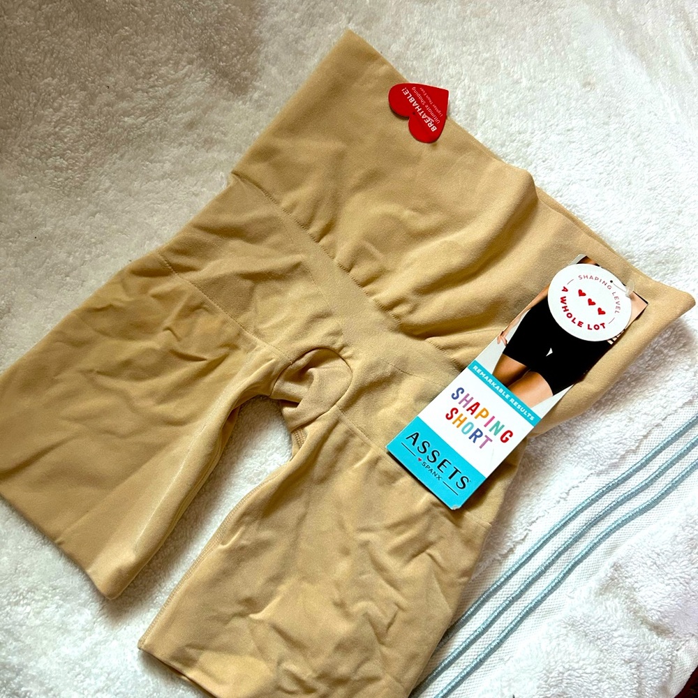 Assets by spanx nude shaping short size M from target brand new with tags